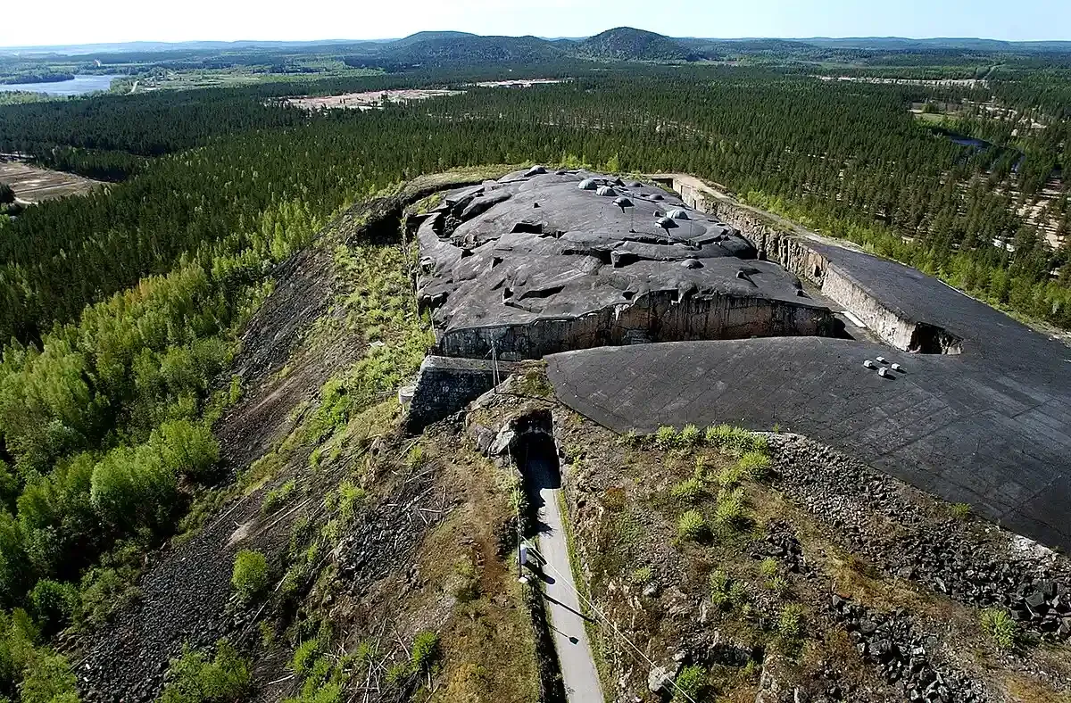 Flygfoto över Rödbergsfortet, en del av Boden Fortress terränglopp.