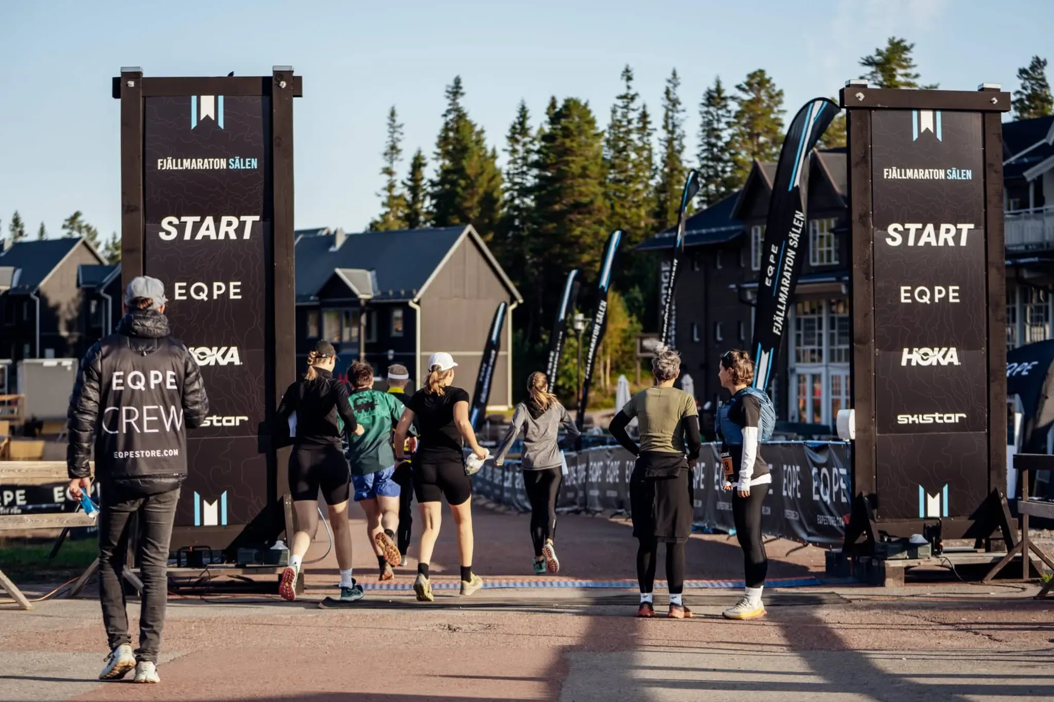 Starten av Fjällmaraton Sälen med löpare redo att springa.