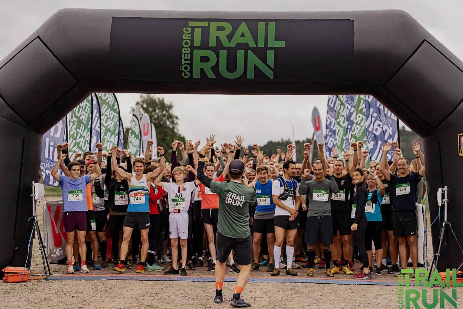 Löpare vid starten av Göteborgs Trailrun.  Glad stämning!