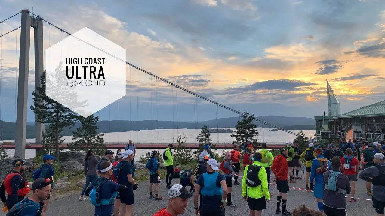 Löpare vid High Coast Ultra 130 start/mål. Vacker vy!