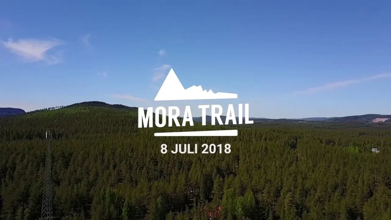 Mora Trail logotyp över skogsområde. 8 juli 2018.