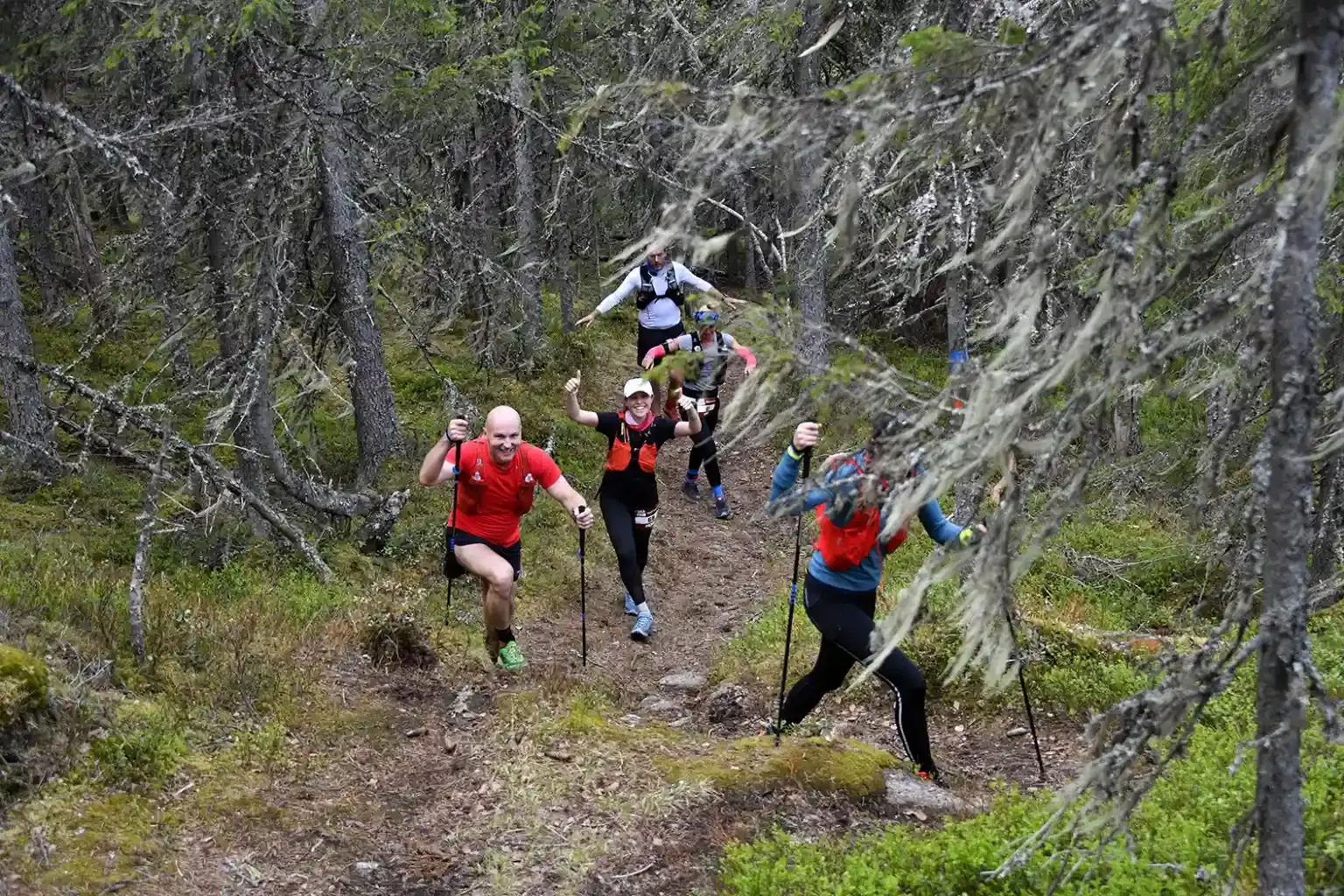 Löpare i Uka Pain trail-lopp i Älvdalen.