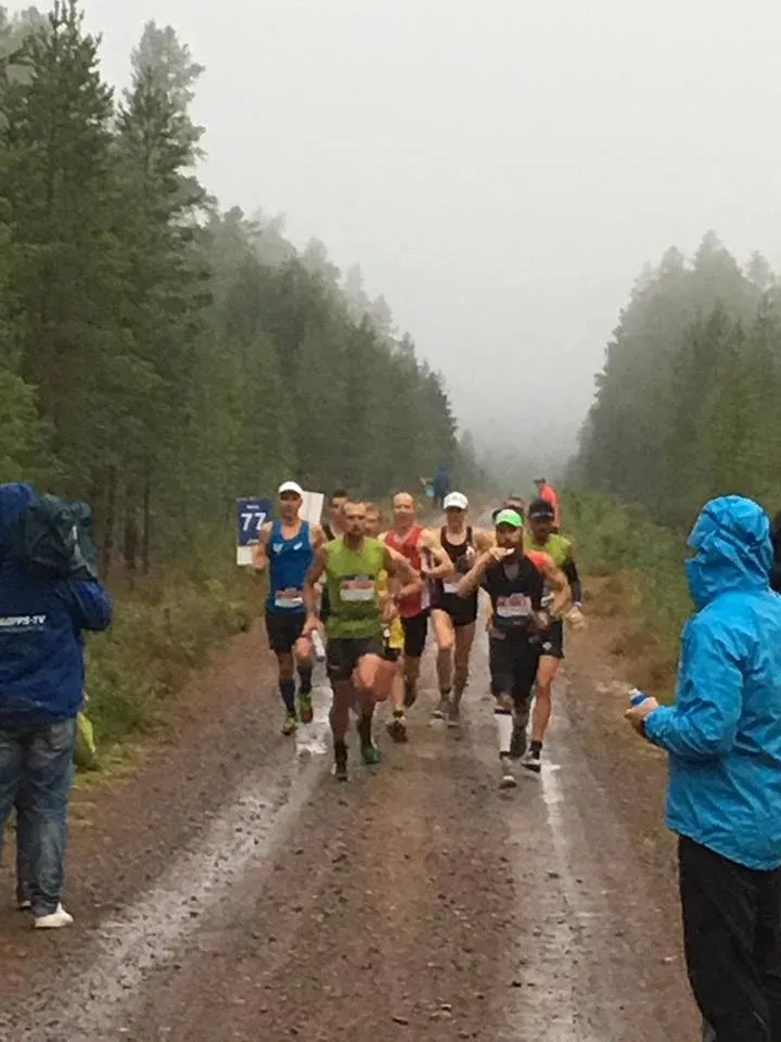 Löpare i Trail-och Ultravasan, dimmigt väder.